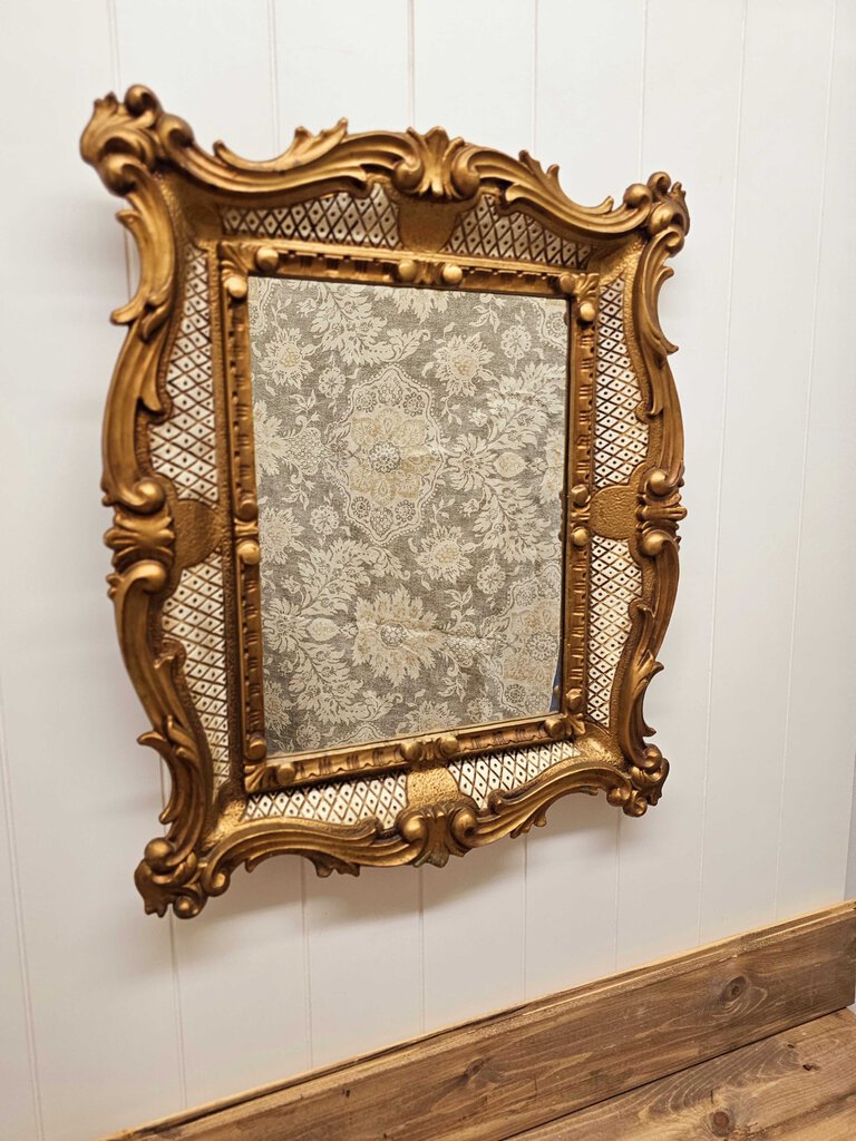 Vintage Italian Baroque style Mid-Century gold-tone mirror