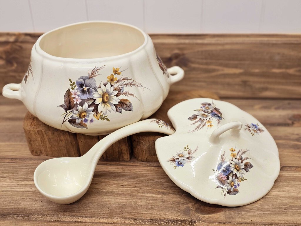 Vintage Lidded Soup Tureen w/Lid and Ladle