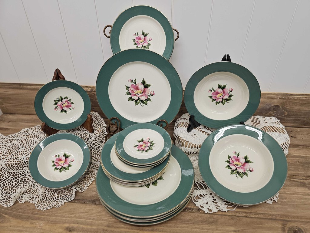 26-piece set of American Semi Vitreous Porcelain china - Empire Green pattern