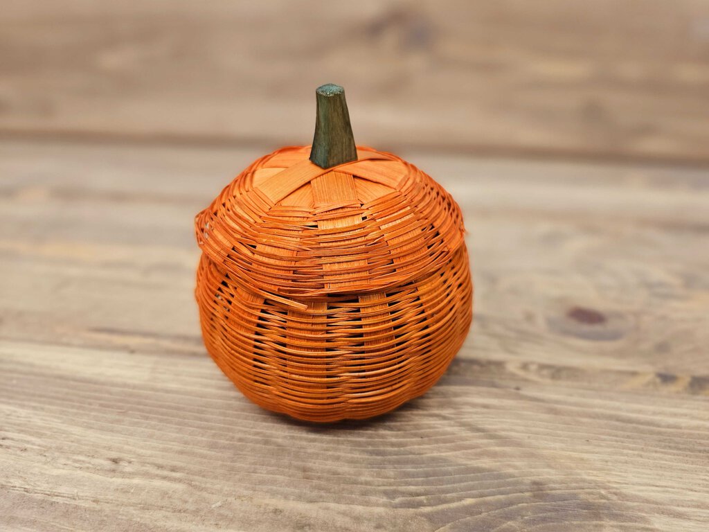 Vintage Orange wicker pumpkin basket w/lid