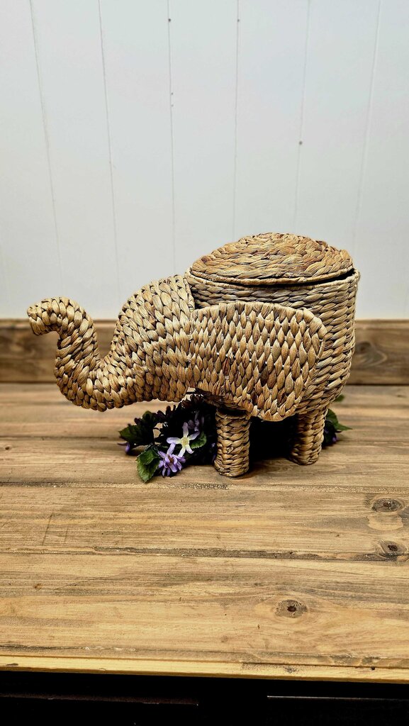 Wicker elephant