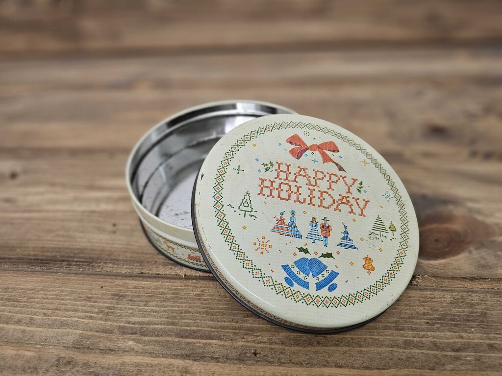 Vintage 'Happy Holiday' country sampler tin